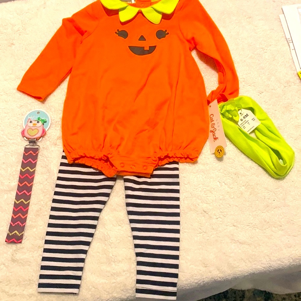 🔥5/$55 Pumpkin Halloween baby outfit Size 6-9mths🎃